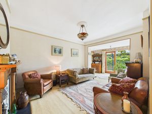 Lounge- click for photo gallery